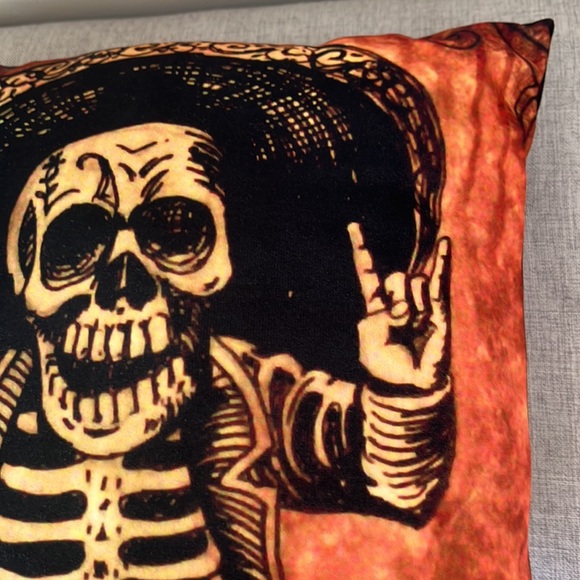 Bandito Skull Accent Pillow - Picture 4 of 6